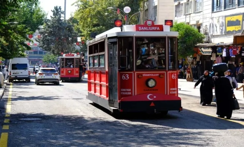 Divanyolu Caddesi araç trafiğine kapatılarak yayalaştırıldı