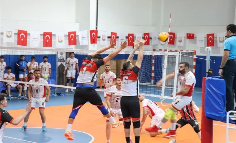 Şanlıurfa Büyükşehir Belediyespor Voleybol Takımı Zirvede