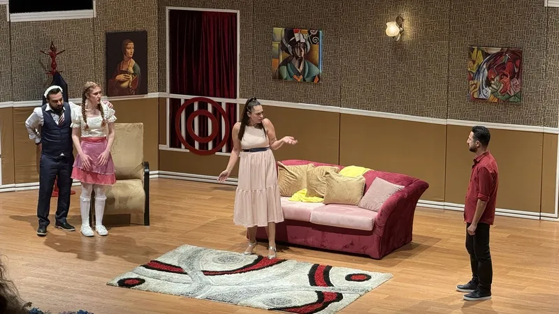 Şahane Düğün oyunu tiyatro severlerden yoğun ilgi gördü