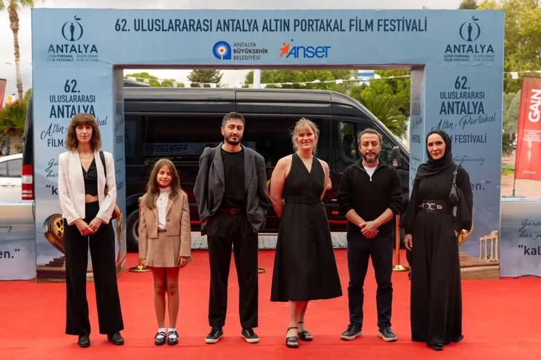 Tavşan İmparatorluğu ve Aldığımız Nefes filmleri Altın Portakal