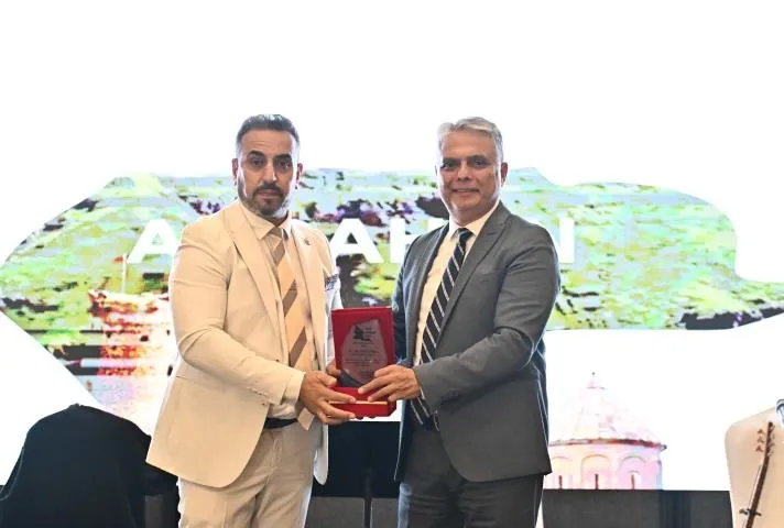 Muratpaşa Belediye Başkanı Uysal, Van ve Kars derneklerinin etkinliklerine katıldı