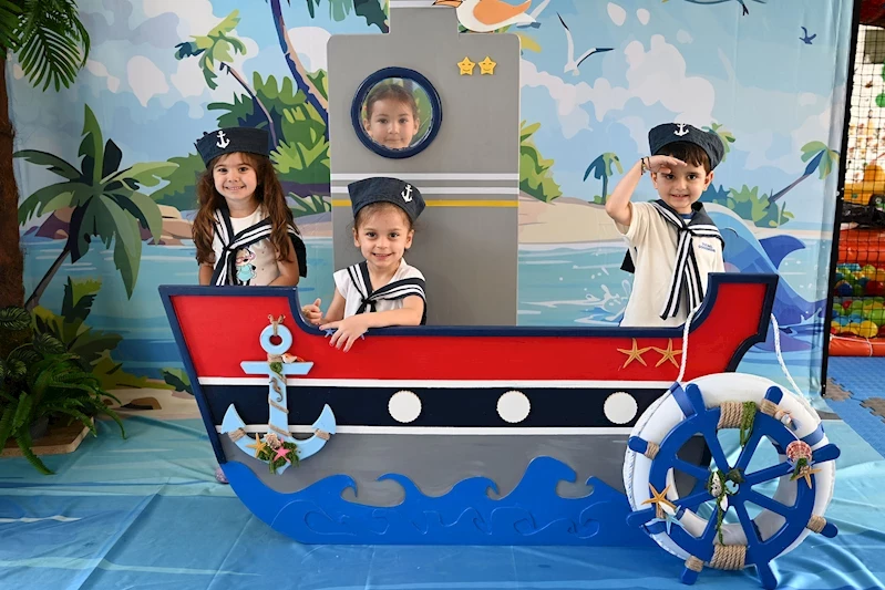 Minikler deniz canlılarını keşfetti