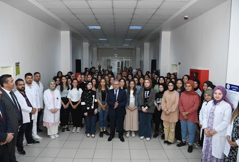 Başkan Büyükkılıç’tan, Üniversite Öğrencisi Adaylarına Üniversiteler Şehri Kayseri Daveti